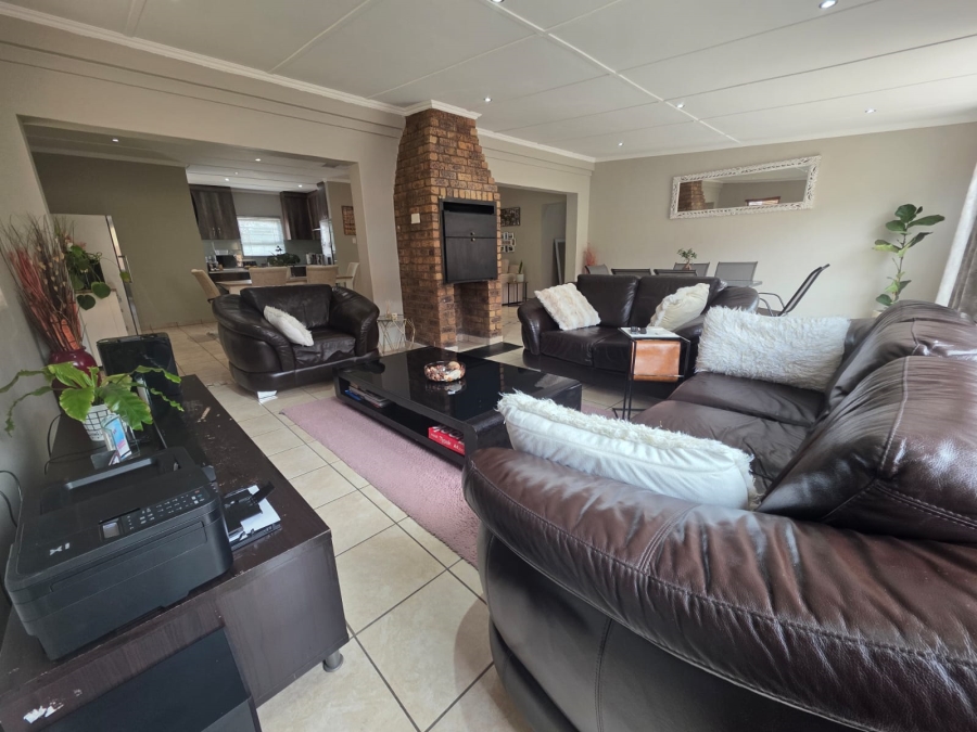 3 Bedroom Property for Sale in Carters Glen Northern Cape